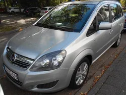 Silber Gebraucht 2012 Opel Zafira Family Van / Kleinbus | 4.350 € (Guter Preis)