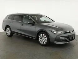 Diabasgrau metallic Neu 2025 VW Passat Business Kombi | 45.495 € (Guter Preis)