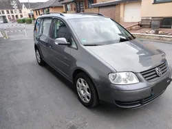 Grau Gebraucht 2005 VW Touran Van / Kleinbus | 2.900 € (Etwas zu teuer)