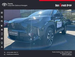 Mysticschwarz mica Gebraucht 2024 Toyota Yaris Hybrid Plus | 29.888 € (Fairer Preis)