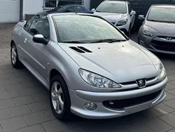 Grau Gebraucht 2003 Peugeot 206 CC Cabrio | 3.400 € (Etwas zu teuer)