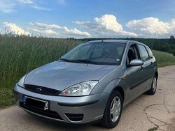 Silber Gebraucht 2002 Ford Focus Ambiente Kombi | 2.000 € (Fairer Preis)
