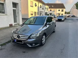 Grau Gebraucht 2013 Mercedes B220 Van / Kleinbus | 13.200 € (Fairer Preis)