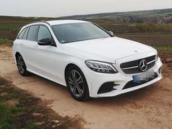 Weiß Gebraucht 2018 Mercedes C300 AMG line Kombi | 24.999 € (Etwas zu teuer)