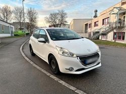Weiß Gebraucht 2012 Peugeot 208 Kleinwagen | 4.200 € (Guter Preis)