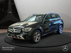 Unilack schwarz Gebraucht 2022 Mercedes GLC200 AMG SUV | 32.990 €