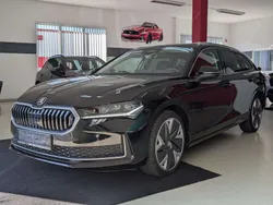 Ebony schwarz metallic Gebraucht 2024 Skoda Superb Kombi | 37.980 € (Superpreis)
