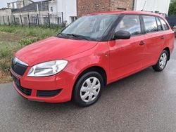 Rot Gebraucht 2011 Skoda Fabia Kleinwagen | 1.600 €