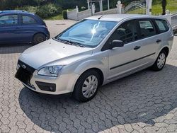 Silber Gebraucht 2005 Ford Focus Trend Kombi | 4.990 € (Teuer)