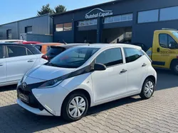 Weiß Gebraucht 2016 Toyota Aygo Kleinwagen | 6.899 € (Fairer Preis)