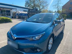 Blau Gebraucht 2016 Toyota Auris Kleinwagen | 12.500 € (Fairer Preis)
