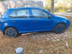 Blau Gebraucht 2003 Skoda Fabia Limousine | 900 € (Fairer Preis)