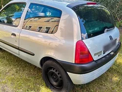 Silber Gebraucht 2001 Renault Clio II Kleinwagen | 1.400 € (Guter Preis)