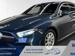 Blau Gebraucht 2020 Mercedes A200 AMG line Limousine | 27.490 € (Fairer Preis)