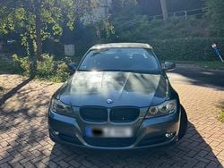 Grün Gebraucht 2009 BMW 330 Limousine | 11.999 € (Guter Preis)