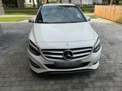 Weiß Gebraucht 2016 Mercedes B200 Van / Kleinbus | 15.700 € (Fairer Preis)