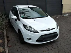 Weiß Gebraucht 2012 Ford Fiesta Kleinwagen | 3.900 €