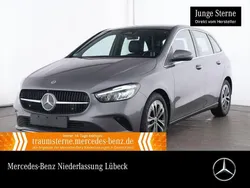 Grau Gebraucht 2024 Mercedes B200 Advanced Van / Kleinbus | 32.490 € (Guter Preis)
