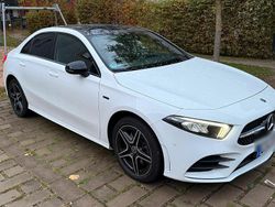 Weiß Gebraucht 2020 Mercedes A250 AMG line Limousine | 29.990 € (Teuer)