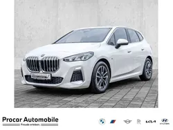 Weiß Gebraucht 2023 BMW 218 Active Tourer M Sport Van / Kleinbus | 29.995 € (Etwas zu teuer)