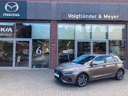 Braun Gebraucht 2024 Hyundai i30 Trend Limousine | 19.885 €