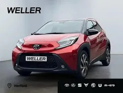 Chili red perleffekt/dach mysticschwarz mica (rot) Neu 2025 Toyota Aygo Kleinwagen | 20.990 €
