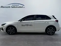 Weiss Gebraucht 2025 Hyundai i30 Advantage Limousine | 26.989 € (Fairer Preis)