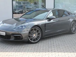 Grau Gebraucht 2016 Porsche Panamera 4S Limousine | 72.985 € (Teuer)