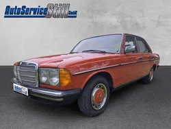 Rot Gebraucht 1981 Mercedes 200 Limousine | 9.950 €