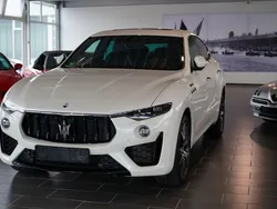 Weiß Gebraucht 2022 Maserati Levante SUV | 79.999 €