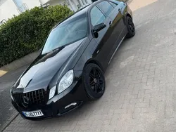 Schwarz Gebraucht 2010 Mercedes E220 Limousine | 14.800 € (Etwas zu teuer)