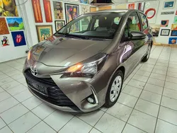 Grau Gebraucht 2019 Toyota Yaris Active Kleinwagen | 12.400 € (Fairer Preis)