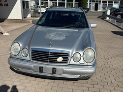 Silber Gebraucht 1999 Mercedes E320 Kombi | 1.800 € (Guter Preis)