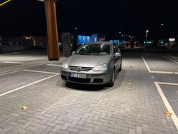 Grau Gebraucht 2004 VW Golf V Kleinwagen | 2.300 € (Etwas zu teuer)