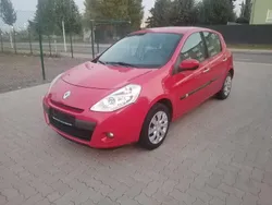 Rot Gebraucht 2010 Renault Clio II Kleinwagen | 3.990 €