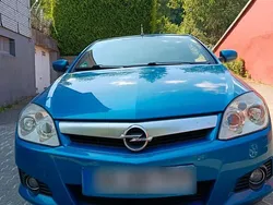 Blau Gebraucht 2006 Opel Tigra Cabrio | 3.000 € (Etwas zu teuer)
