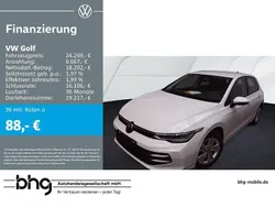 Weiß Gebraucht 2024 VW Golf VIII Life Limousine | 24.269 € (Fairer Preis)