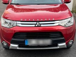 Rot Gebraucht 2015 Mitsubishi Outlander Top SUV | 8.300 €