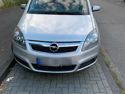 Silber Gebraucht 2009 Opel Zafira Van / Kleinbus | 3.700 € (Fairer Preis)