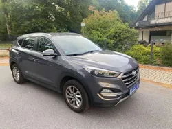 Grau Gebraucht 2016 Hyundai Tucson Intro Edition SUV | 11.900 € (Fairer Preis)