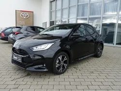 Mysticschwarz Gebraucht 2025 Toyota Yaris Hybrid Team Kleinwagen | 26.650 € (Teuer)