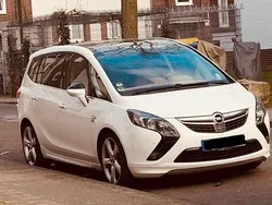 Weiß Gebraucht 2013 Opel Zafira Tourer Van / Kleinbus | 6.000 € (Fairer Preis)
