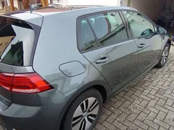 Grau Gebraucht 2020 VW e-Golf Kleinwagen | 17.200 € (Fairer Preis)