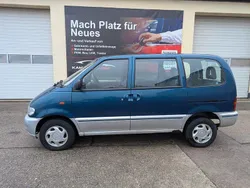 Blau Gebraucht 2000 Nissan Serena Van / Kleinbus | 3.200 €