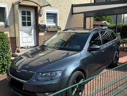 Grau Gebraucht 2015 Skoda Octavia Kombi | 9.900 € (Fairer Preis)
