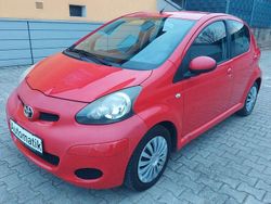 Rot Gebraucht 2009 Toyota Aygo City Kleinwagen | 3.300 € (Fairer Preis)