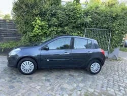 Schwarz Gebraucht 2006 Renault Clio II Authentique Limousine | 2.500 € (Fairer Preis)