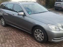 Grau Gebraucht 2012 Mercedes E200 Elegance Kombi | 9.900 € (Guter Preis)