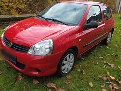 Rot Gebraucht 2010 Renault Clio II Dynamique Limousine | 3.350 € (Teuer)