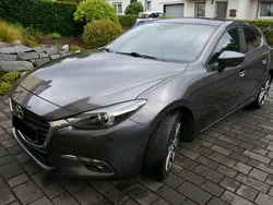 Grau Gebraucht 2018 Mazda 3 Signature Limousine | 15.300 € (Fairer Preis)